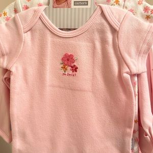 Brand New Carters 2pack body suit  pink and whit size NB